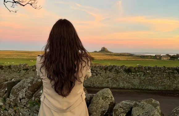 英國愛丁堡出發聖島霍利島+阿尼克城堡+諾森布里亞王國一日遊