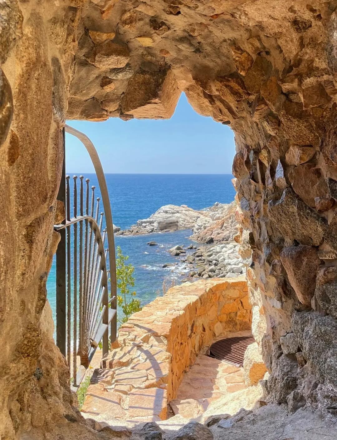 西班牙巴塞隆拿周邊小鎮中文VIP包車一日遊|藍色大海的傳說