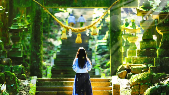 Découvrez les secrets de Kyushu : Sanctuaire Kamishikimi Kumanoimasu à Kumamoto, grotte d'Amano-Iwato et vallée de Takachiho à Miyazaki pour admirer les érables