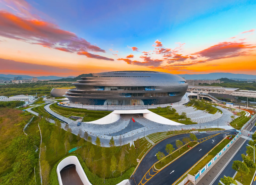 High-tech parenting solution: Future Scientist Program - A day of exploration at the new Shenzhen Science Museum | Space experience + robot interaction | Includes chartered bus, guide, and translation services