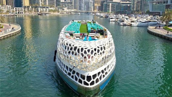 Дубай: Круиз на мегаяхте с ужином и шведским столом