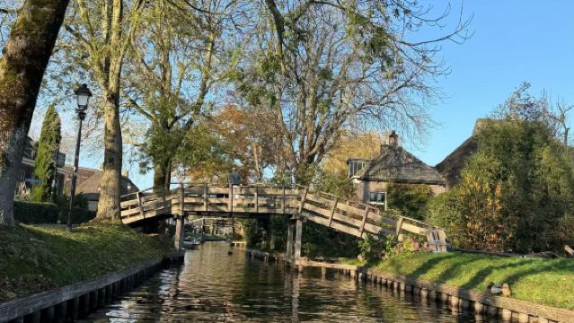 Lawatan sehari sewaan peribadi ke Zaanse Schans, bengkel kasut kayu dan Giethoorn