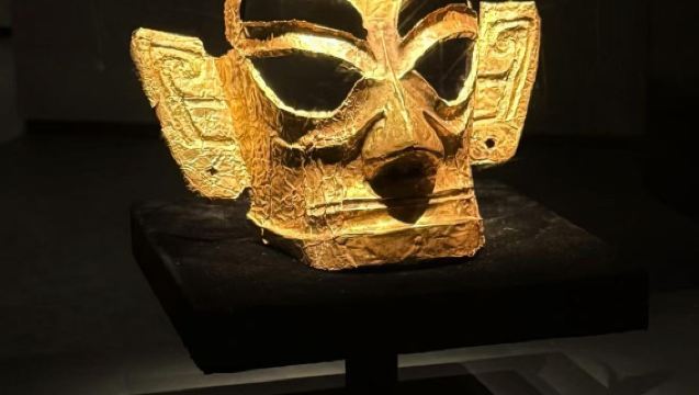 1-Day Tour to Panda Base and Sanxingdui (Admission Ticket Booking Service + Professional Guide + Guided Tours)