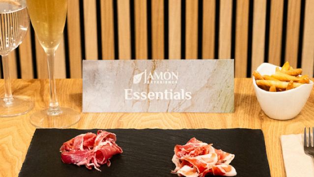 Barcelona: Pengalaman Mencicipi Ham Penting Bersama Pemandu