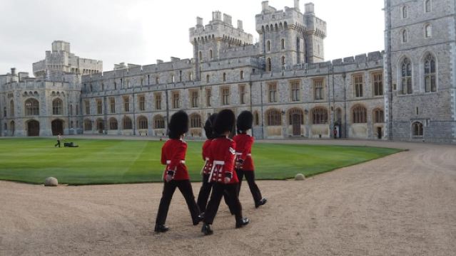 London: Windsor, Stonehenge, Bath, and Roman Baths Day Trip