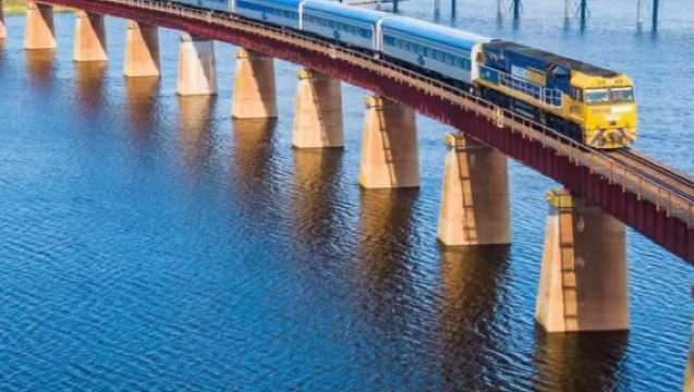 新疆熊貓安逸號旅遊火車烏魯木齊-敦煌-西寧