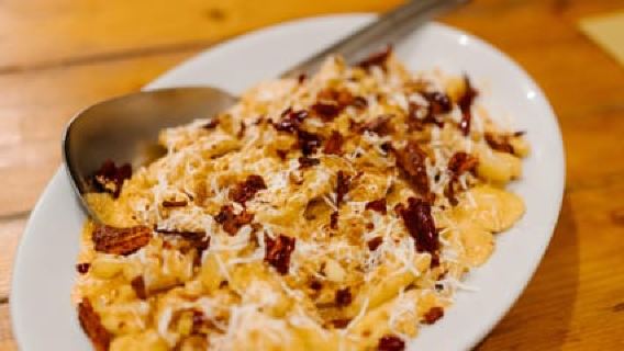 マテーラ：サッシのオイルミルで楽しむパスタ教室とワイン・ランチ・お土産付き