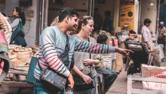 Delhi by Night: Food Walk, Gurudwara, India Gate & Nightlife