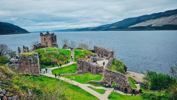 Scottish Highlands + Loch Ness + Glencoe Day Tour (Chinese Digital Interpretation | English-Speaking Driver Guide)