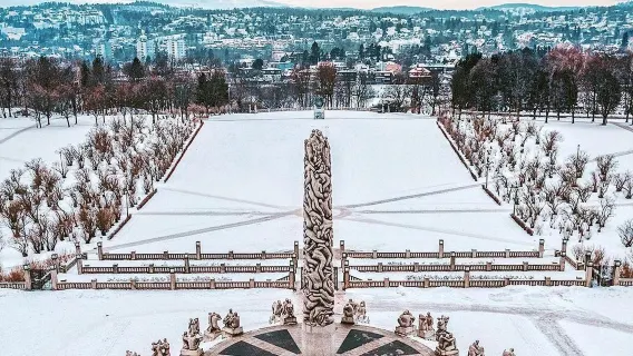 Fortaleza de Akershus + Fiordo de Oslo + Península de Bygdøy + El monolito del Parque Vigeland tour privado