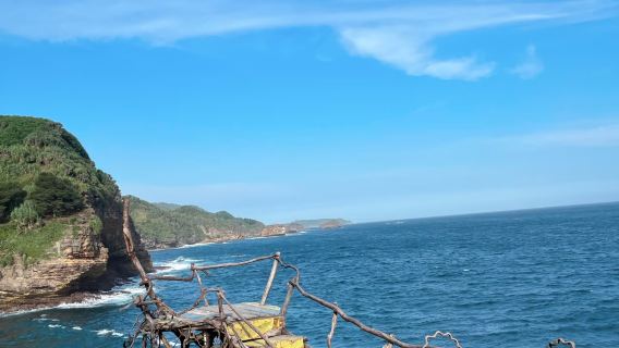 Yogyakarta: Cueva Jomblang + Isla Timang + Mano del Gigante (incluye entrada, jeep y conductor en inglés)