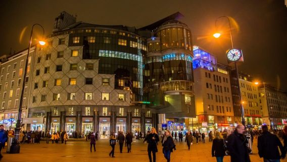 Vienna: tour notturno dei punti salienti della città in autobus con guida dal vivo