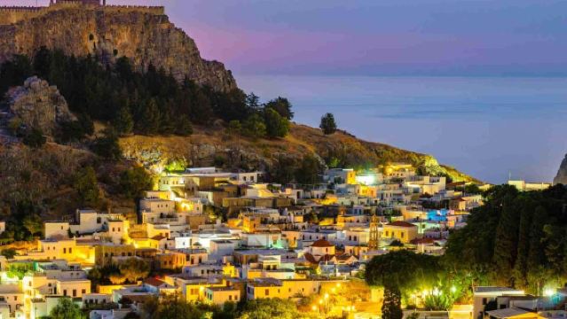 Rodas: Escape Nocturno en Lindos y 4 Horas de Tiempo Libre