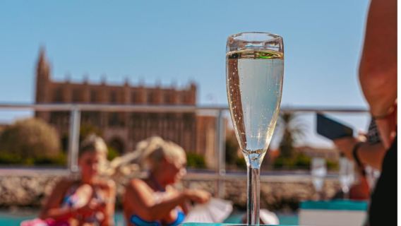 From Magaluf: Palma Bay Sightseeing Cruise with Live Music