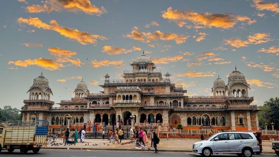Jaipur: Private Stadtrundfahrt mit Auto, Guide, Tickets und Mittagessen
