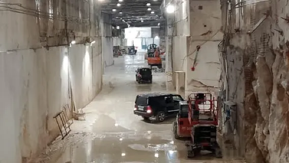 Tambang marmer Carrara dengan mencicipi lardo: Tur tambang off-road