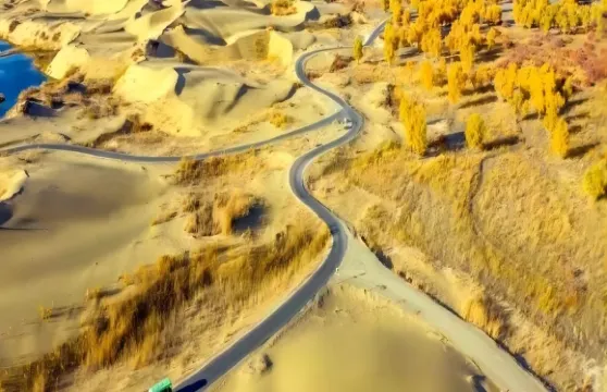 羅布泊雅丹大裂谷+羅布人村寨+塔克拉瑪干沙漠+神女湖一日遊