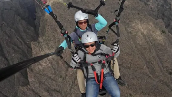 Volo in parapendio con un campione spagnolo 2021/2022.