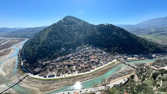 From Tirana: Berat Day Trip with Castle Entry