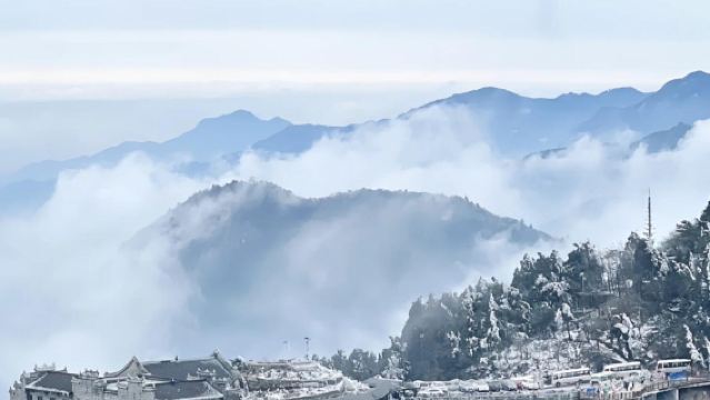 Lawatan sehari ke Gunung Heng dari Changsha, Hunan dengan pakej berkumpulan termasuk tiket masuk/pilihan ditemani mendaki dan perkhidmatan boleh disesuaikan