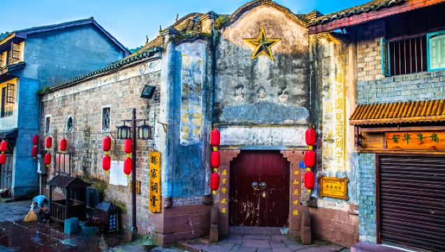 [Fenghuang "Cuicui"] Lawatan separuh hari bermain tulen dengan penerangan berpandu rasmi budaya di kawasan pemandangan bandar lama Fenghuang