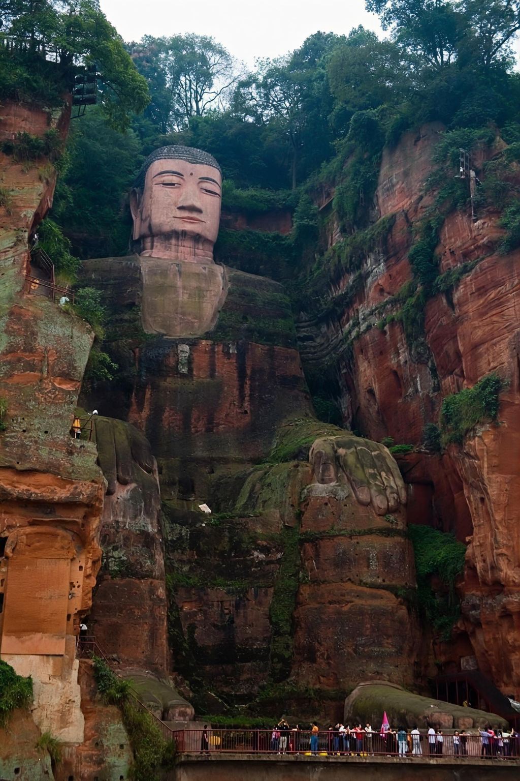 Tour di un giorno al Grande Buddha di Leshan + Città Orientale dei Buddha + Trenino di Jiayang con servizio in inglese