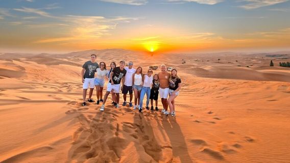 Дубай: Сафари по Красным дюнам, квадроциклы, верблюды, гонки по дюнам, барбекю и шоу.