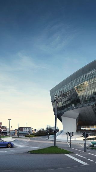 Porsche Museum + Weissenhof Colony (Weissenhofsiedlung) + Unterer Schlossgarten + Oberer Schlossgarten 1-day tour