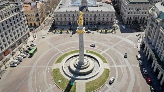 ムツヘタ・ジワリ修道院+自由広場+聖三位一体大聖堂貸切チャーター