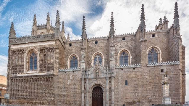 Monasterio de San Juan de los Reyes + Alcázar of Toledo + Toledo City Hall + San Martin's Bridge day tour
