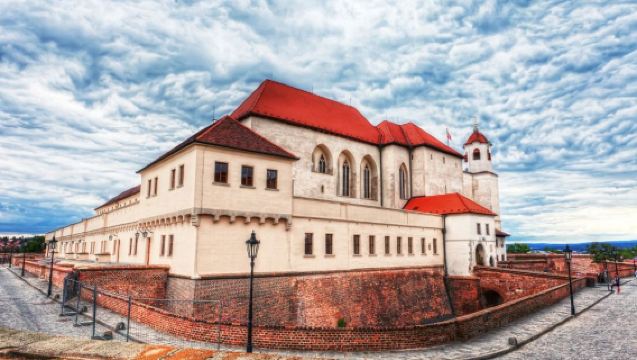 奧地利維也納來回+捷克布爾諾+聖雅各布包車一日遊【中文司機】