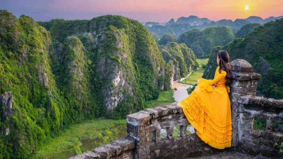 Ninh Binh & Ha Long Bay Overnight Tour with Luxury 5-Star Cruise & Bungalow/Hotel Stay