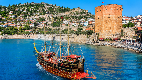 Passeio de Barco Pirata em Alanya com Almoço, Paradas para Natação e Cruzeiro Divertido Incluindo Transfer de Hotel
