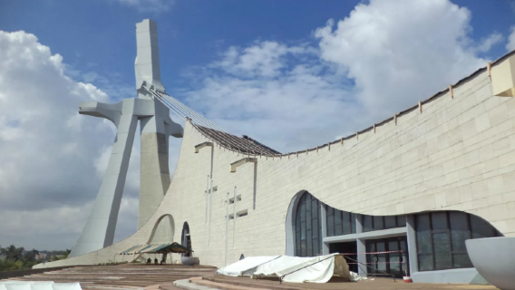 Penterjemahan profesional di Abidjan, Côte d'Ivoire/ pemandu pelancong tempatan + pemandu pelancong + pengangkutan kenderaan peribadi + satu pesanan satu kumpulan