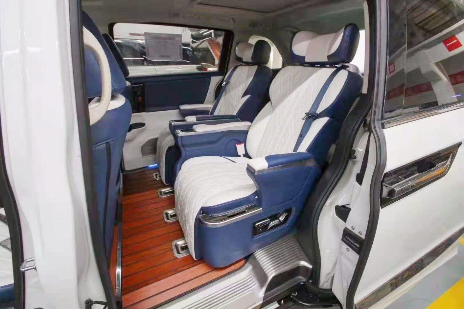 ทัวร์วันเดียว (กรุ๊ป 8 คน) เดินทางด้วยรถ เที่ยวอู่หลง ฉงชิ่ง: เทียนเซิงสามสะพาน + ช่องเขาหลงสุ่ย + แม่น้ำอู๋เจียง