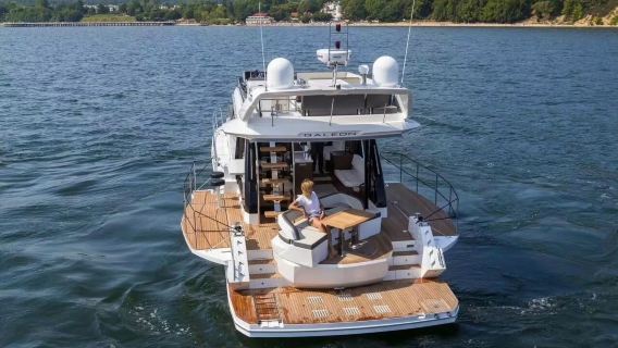 【深圳大梅沙】遼河號·千萬遊艇帶KTV三層豪華大遊艇出海-贈送滑梯+網紅魔毯+漁餌漁具+精美果盤+充氣玩 產品