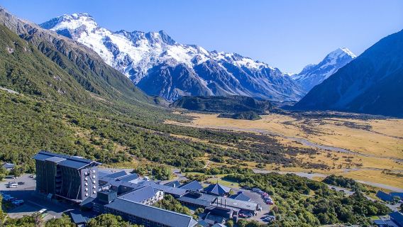 Christchurch-Queenstown Sightseeing bus(one-way) in South Island, New Zealand: Christchurch + Lake Tekapo + Church of the Good Shepherd + Mount Cook Glacier + Queenstown Panoramic Sightseeing bus