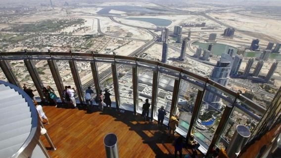 From Dubai Shared Tour: Complete Day Tour with Burj Khalifa Tickets of Dubai