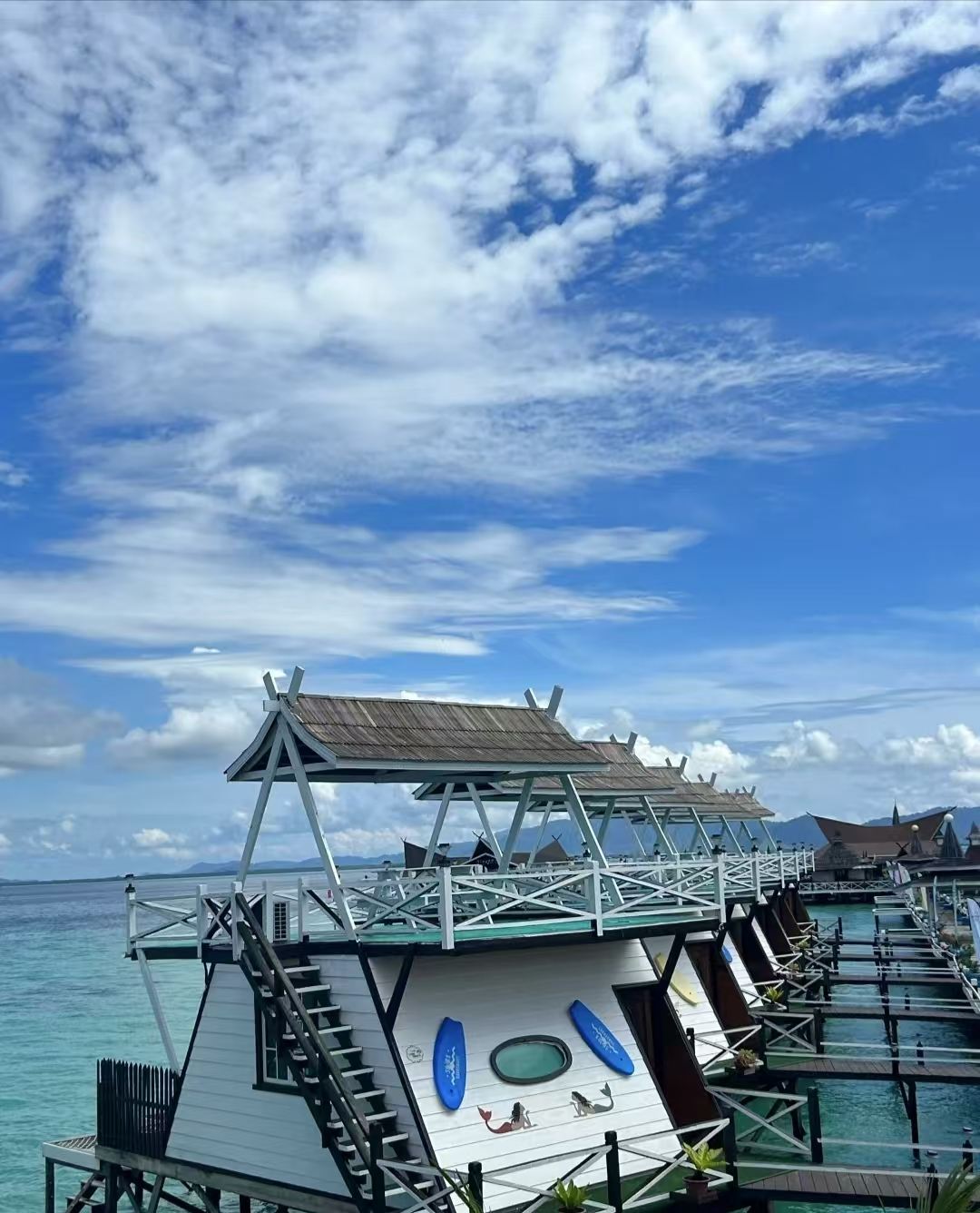 새롭게 오픈한 셈포르나 신자마다 워터빌라 리조트 운영 시작, 품격 있는 여행