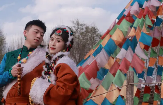 色達Trip Moments【個人寫真/情侶婚紗/全家福團體照/商業攝影攝像跟拍航拍街拍】