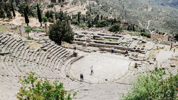 Atene: tour di un giorno a Delfi con visita al museo e al villaggio di Arachova
