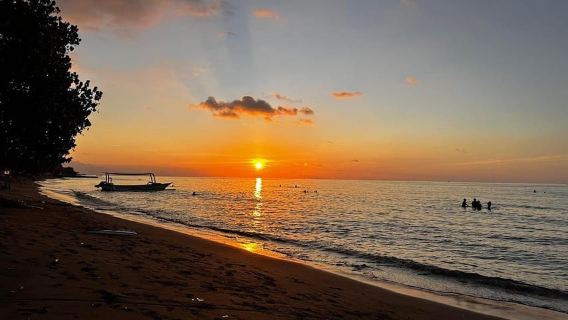 Bali: tour al tramonto a Lovina con esperienza di snorkeling