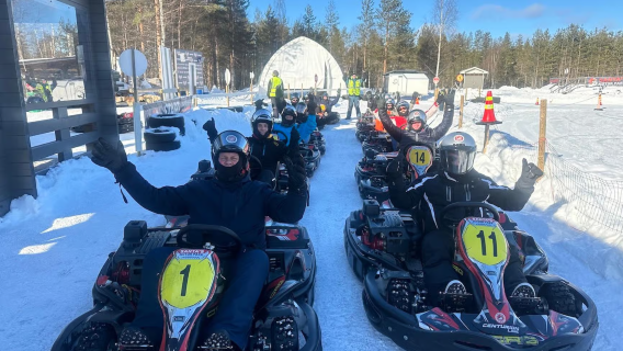 Esperienza di kart su ghiaccio a Rovaniemi (vicino al Villaggio di Babbo Natale e all'aeroporto di Rovaniemi)