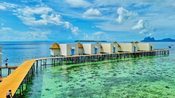 Resort Diraja Semporna, Malaysia|Bilik pemandangan laut|Boleh menikmati pelayaran melawat pulau dengan bayaran sendiri, sungguh menyeronokkan!