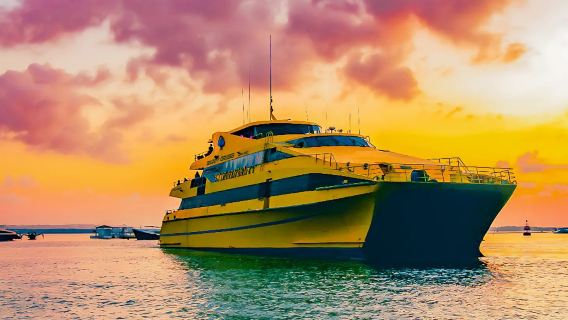 Crucero con cena al atardecer en Bali por Bounty Cruise - Música en vivo y vistas al océano