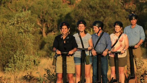 Pengalaman Matahari Terbit Uluru & Tur Segway