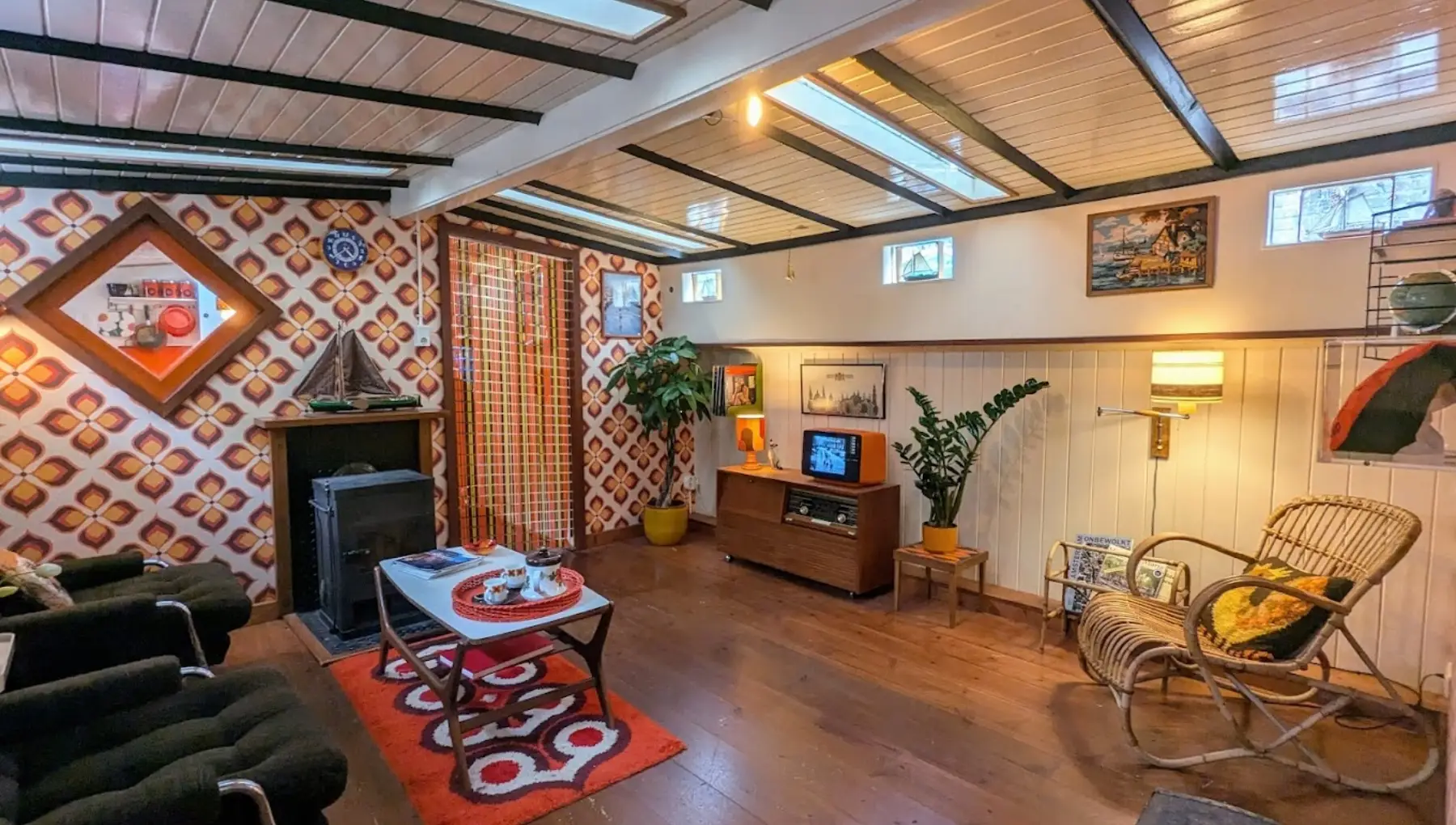 Rijksmuseum + Canals of Amsterdam + Houseboat Museum + Molen Van Sloten (1990) & Kuiperij Museum - Windmill 1-day tour