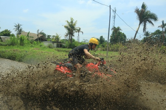 Bali Ubud ATV 250cc / 350cc Ayung River Rafting Bali Pengalaman Petualangan ATV