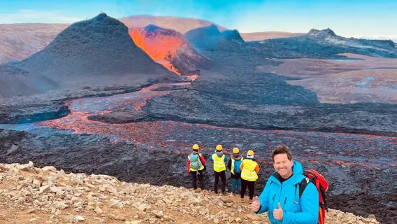 ทัวร์เดินป่าภูเขาไฟ Fagradalsfjall และ Meradalir ในไอซ์แลนด์ ซากภูเขาไฟที่ยังคุกรุ่น
