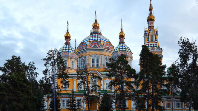 มหาวิหารอัสสัมชัญ + สวนอนุสรณ์ 28 แพนฟิลอฟ + ตลาดเขียว + สกีรีสอร์ตชิมบุรัค